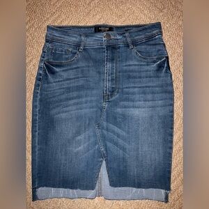 Black Label C’ Est To Medium Blue Slim Straight Denim Frayed Split Hem Skirt